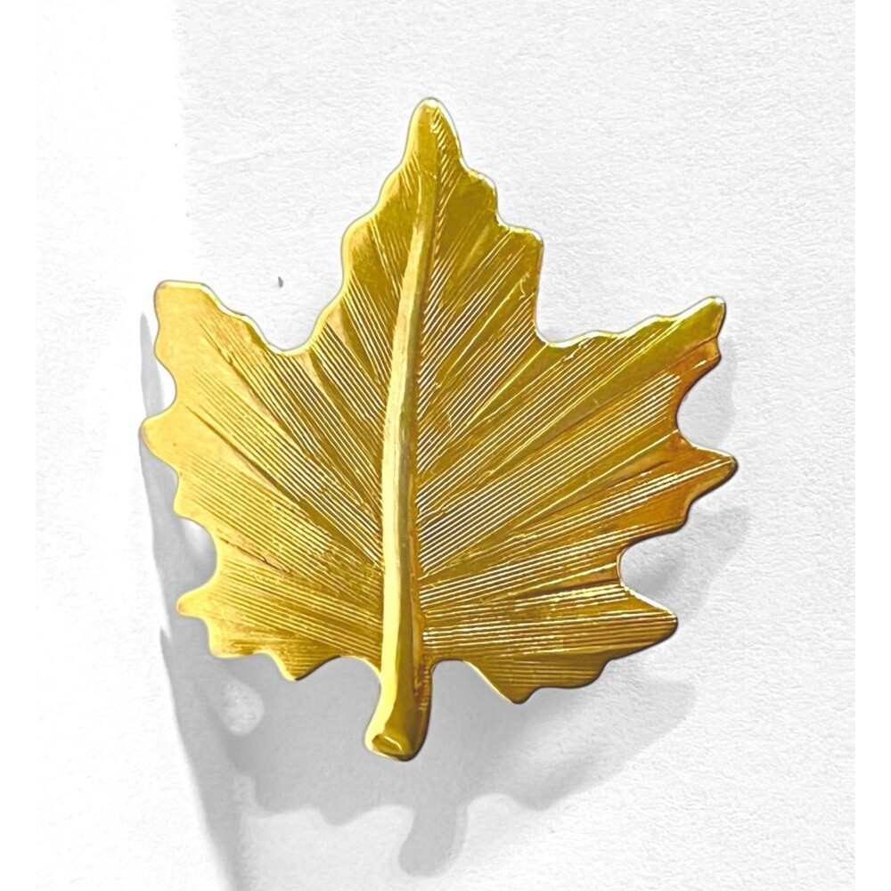 Vintage Maple Leaf Brooch Pin Gold Tone Textured Etched Nature Woodland Forest